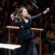 Elim Chan conducts the New York Philharmonic &copy; Brandon Patoc