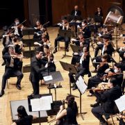 Rodolfo Barráez conducts the Hong Kong Sinfonietta © HK Sinfonietta Ltd