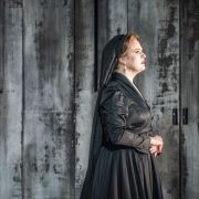 Elin Pritchard (Elisabetta) &copy; Marc Brenner