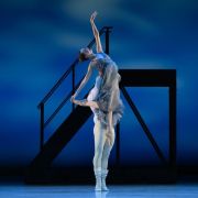 Francesco Resch and Katrin Schrader in Roméo et Juliette by Jean-Christophe Maillot &copy; Alice Blangero