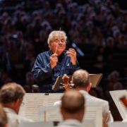 Itzhak Perlman conducts The Cleveland Orchestra © Kevin Libal