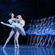 Oleg Ligai and Nino Samadashvili in Swan Lake © Katja Ogrin