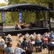 Walid Ben Selim et Marie-Marguerite Cano sur la terrasse de la Basilique &copy; Rencontres musicales de Vézelay / Vincent Arbelet