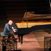 Nelson Goerner dans Iberia &copy; Festival Ravel - Christophe de Dreuille