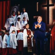 Sir Bryn Terfel (Scarpia) and chorus © Alex Brenner