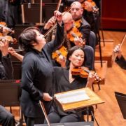 Xian Zhang conducts the Seattle Symphony © Seattle Symphony | James Holt