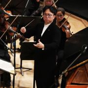 Kahchun Wong conducts The Hallé &copy; Alex Burns | The Hallé