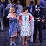 Ana San Martín (Casta) y Carmen Romeu (Susana) &copy; Comm Media Group | Teatro de la Zarzuela