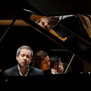 Bertrand Chamayou, Esa-Pekka Salonen et l'Orchestre de Paris &copy; Kamil Zihnioglu