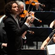 Nicholas Collon conducts The Hallé &copy; David Hughes