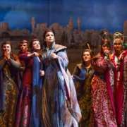 Elaine Alvarez (Hélène) and Chorus &copy; Lorraine Wauters | Opéra Royal de Wallonie-Liège